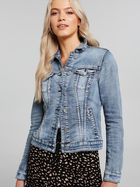 Stylish women's denim jacket with classic design, front pockets, and a relaxed fit.