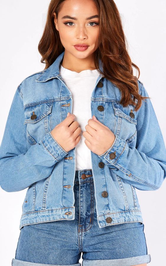 Stylish women's light blue denim jacket with button closure, ideal for casual and everyday wear.
