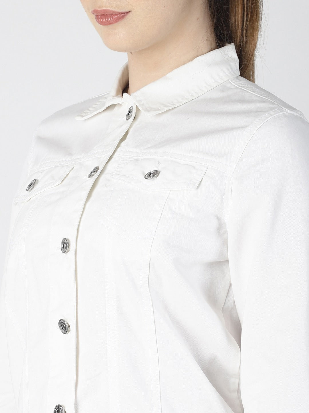 Women's White Solid Denim Jacket
A stylish and versatile denim jacket in a sleek, solid white color, perfect for any casual outfit.