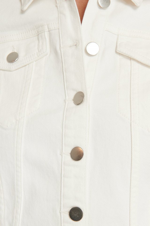 Stylish white denim jacket with metal buttons for fashionable women.