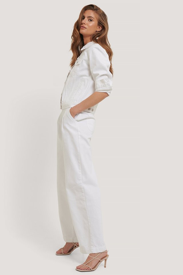 Stylish white denim jacket for women, versatile and comfortable fashion piece.