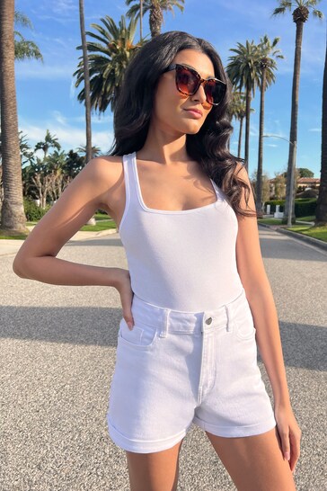 Trendy Summer Style: Flattering White Denim Shorts
