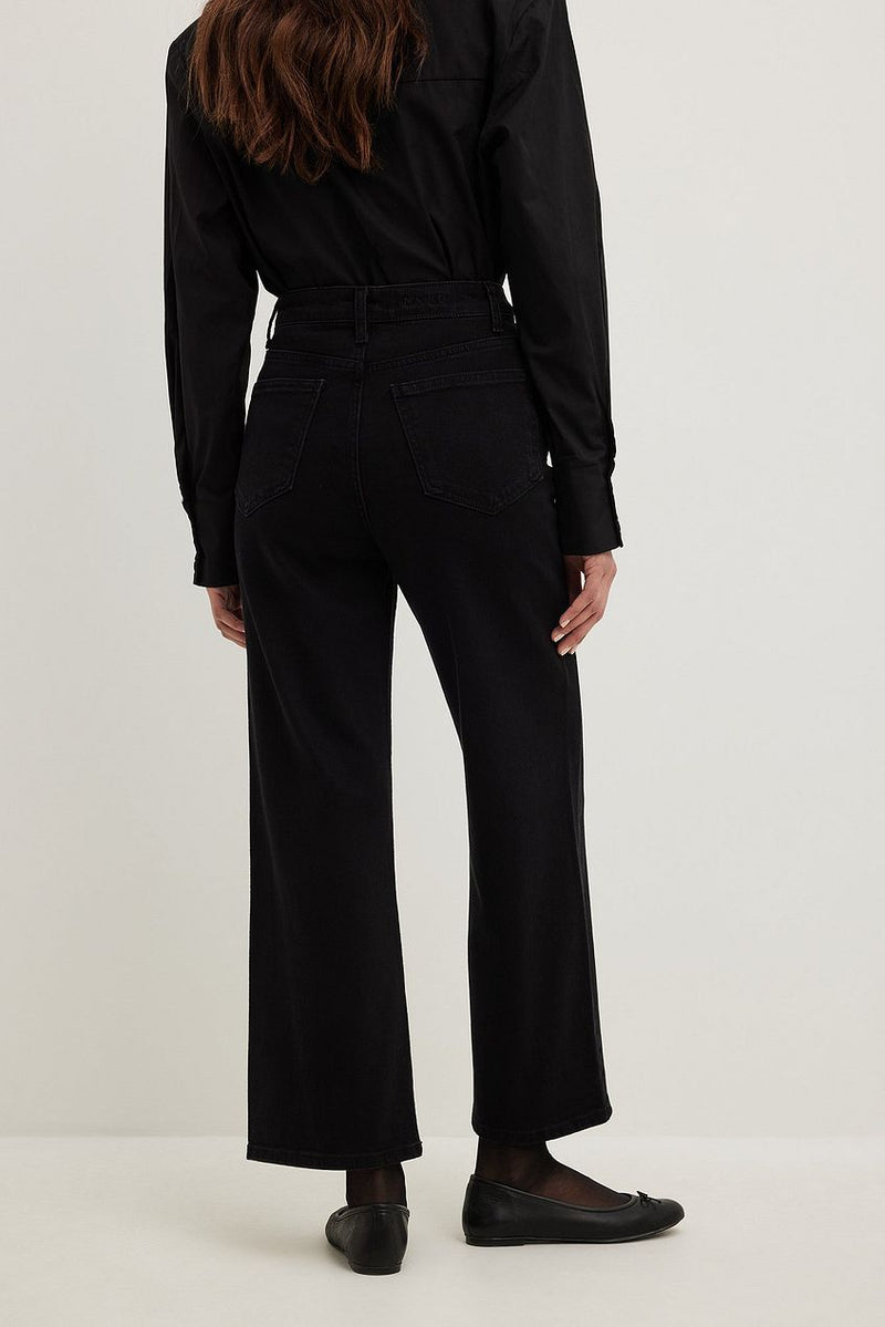 Sleek black straight-leg cropped jeans with a high-rise waist, perfect for a chic and modern look.