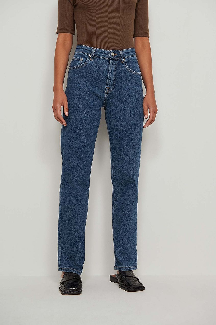 Straight mid-waist denim jeans in classic blue from Ace Cart's collection.