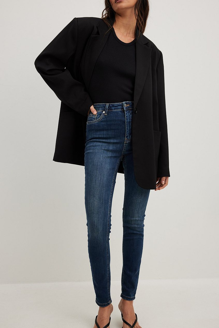 Skinny high-waist stretch denim jeans with a black jacket and black top